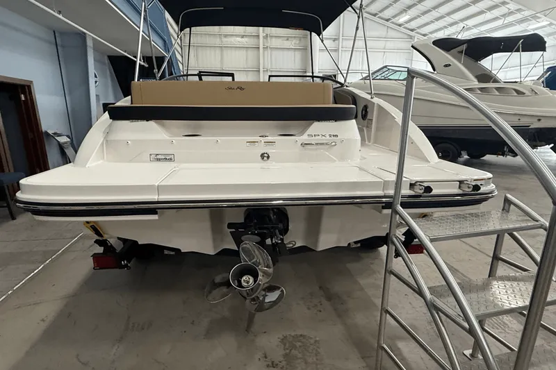 Slide: The Image of Sea Ray SPX 210 2025 - 6