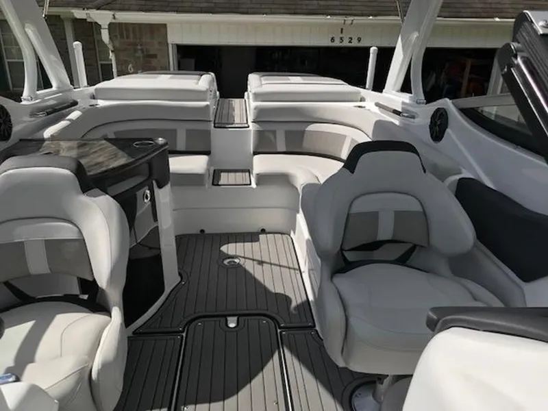 Slide: The Image of Rinker 29QX 2018 - 16