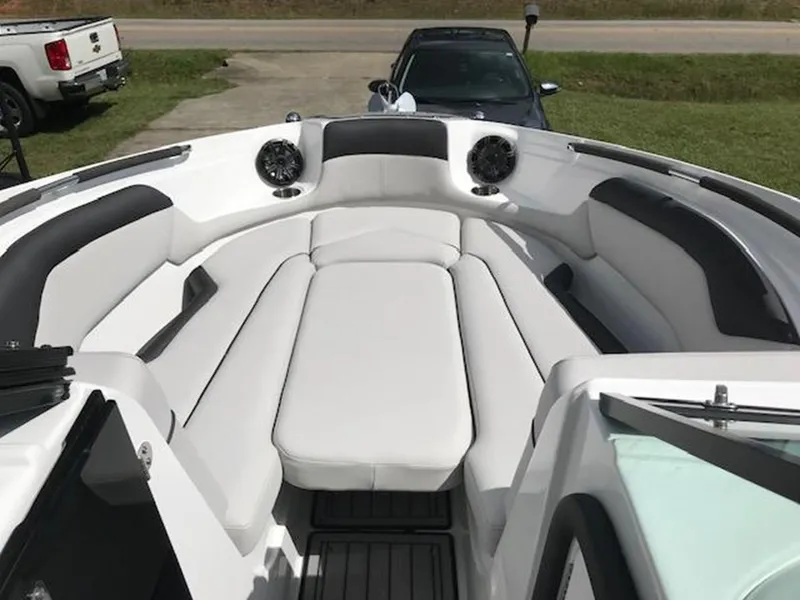 Slide: The Image of Rinker 29QX 2018 - 13