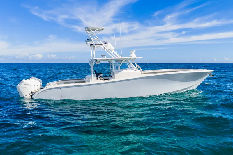 Slide: The Image of Yellowfin Offshore 42 2015 - 14