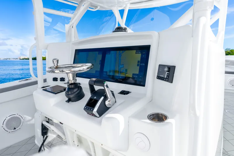 Slide: The Image of Yellowfin Offshore 42 2015 - 38
