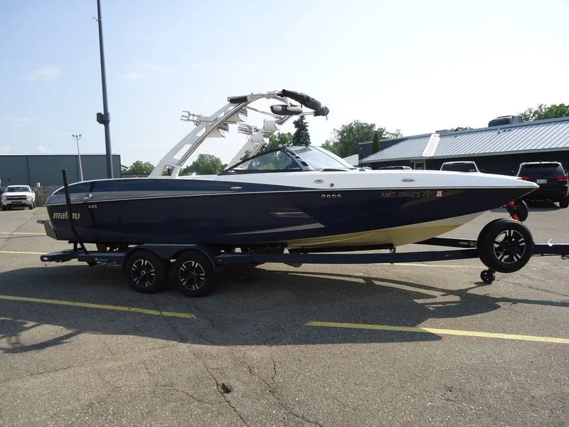 Slide: The Image of Malibu Boats 24 MXZ 2013 - 21