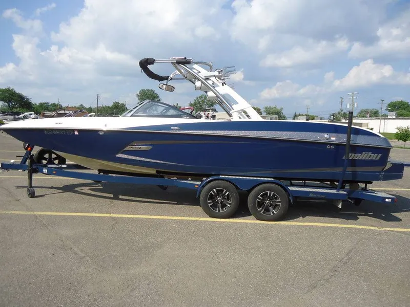 The Image of Malibu Boats 24 MXZ 2013 - 0