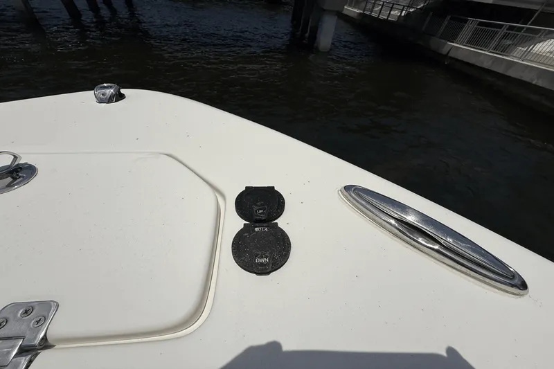 Slide: The Image of NauticStar 2602 L 2019 - 10