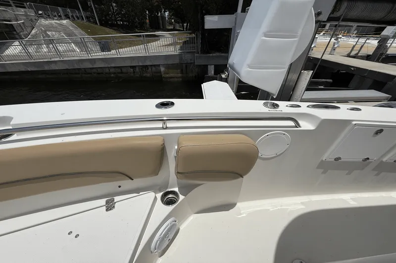 Slide: The Image of NauticStar 2602 L 2019 - 11