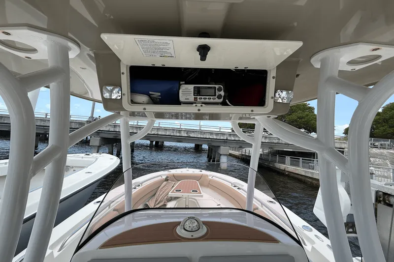 Slide: The Image of NauticStar 2602 L 2019 - 13