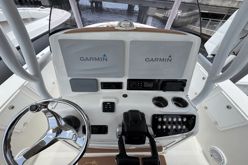 Slide: The Image of NauticStar 2602 L 2019 - 14