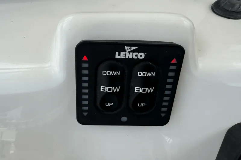 Slide: The Image of NauticStar 2602 L 2019 - 15