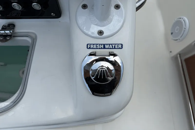 Slide: The Image of NauticStar 2602 L 2019 - 20