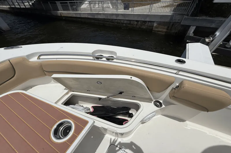 Slide: The Image of NauticStar 2602 L 2019 - 9