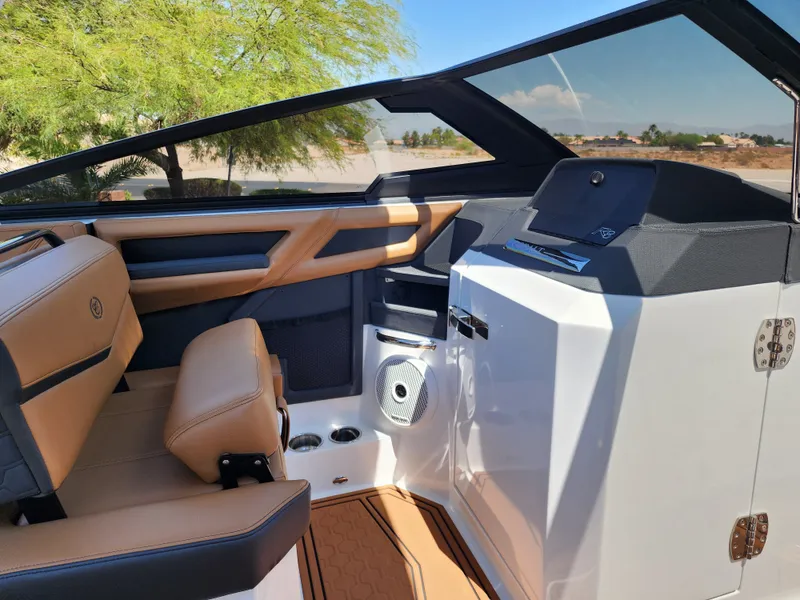 Slide: The Image of Cobalt Boats R8 SURF 2026 - 29
