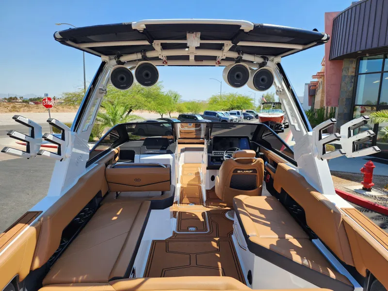 Slide: The Image of Cobalt Boats R8 SURF 2026 - 15