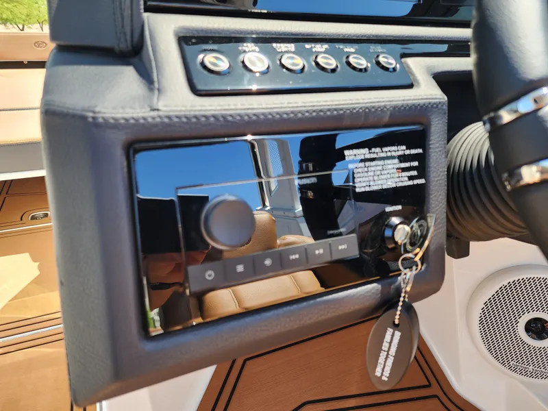 Slide: The Image of Cobalt Boats R8 SURF 2026 - 23