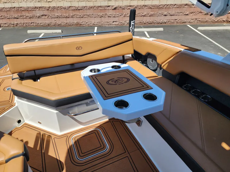 Slide: The Image of Cobalt Boats R8 SURF 2026 - 34