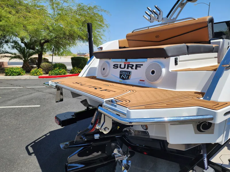 Slide: The Image of Cobalt Boats R8 SURF 2026 - 9