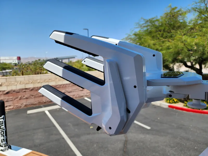 Slide: The Image of Cobalt Boats R8 SURF 2026 - 39