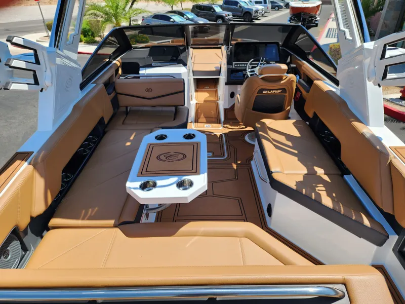 Slide: The Image of Cobalt Boats R8 SURF 2026 - 16
