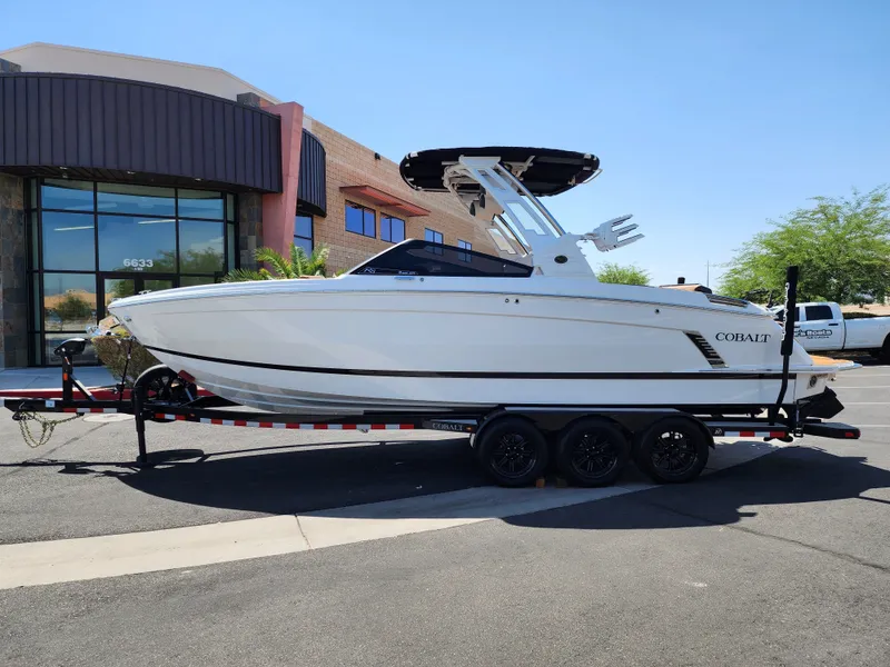 Slide: The Image of Cobalt Boats R8 SURF 2026 - 3