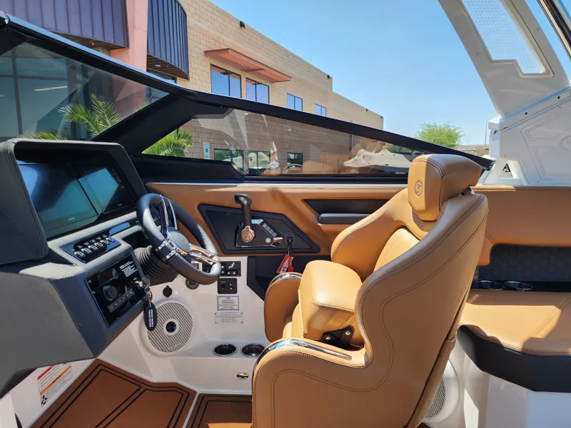Slide: The Image of Cobalt Boats R8 SURF 2026 - 21