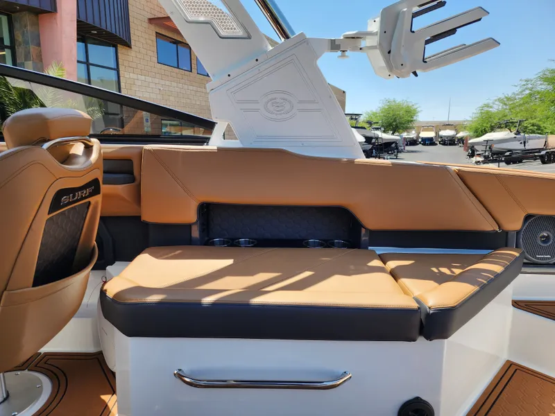 Slide: The Image of Cobalt Boats R8 SURF 2026 - 35