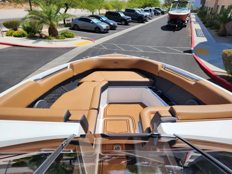Slide: The Image of Cobalt Boats R8 SURF 2026 - 17