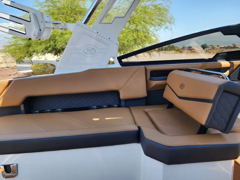 Slide: The Image of Cobalt Boats R8 SURF 2026 - 31