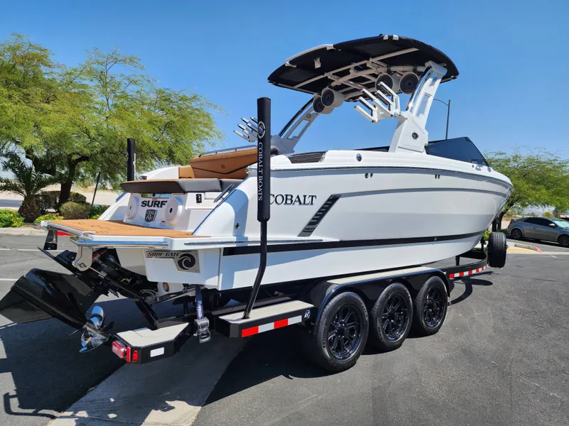 Slide: The Image of Cobalt Boats R8 SURF 2026 - 8