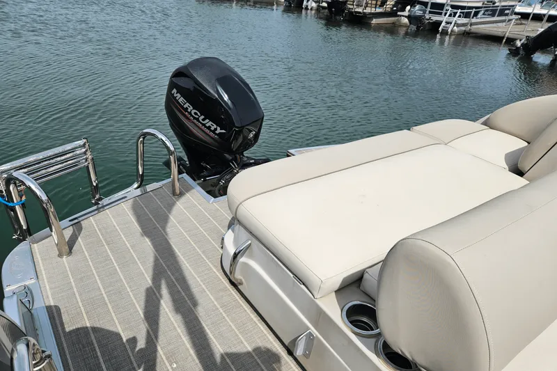 Slide: The Image of Harris GRAND MARINER 230 2016 - 17