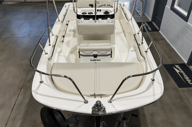 Slide: The Image of Boston Whaler 150 Montauk 2025 - 4