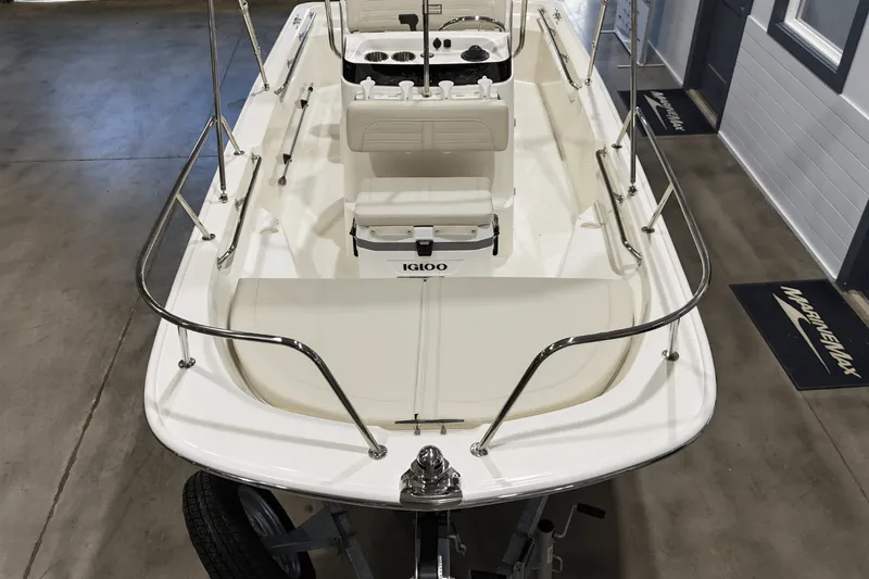 Slide: The Image of Boston Whaler 150 Montauk 2025 - 5