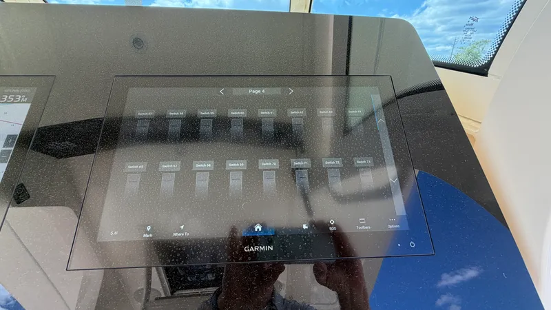 Slide: The Image of Scout 400 LXF Li-Ion 2025 - 25