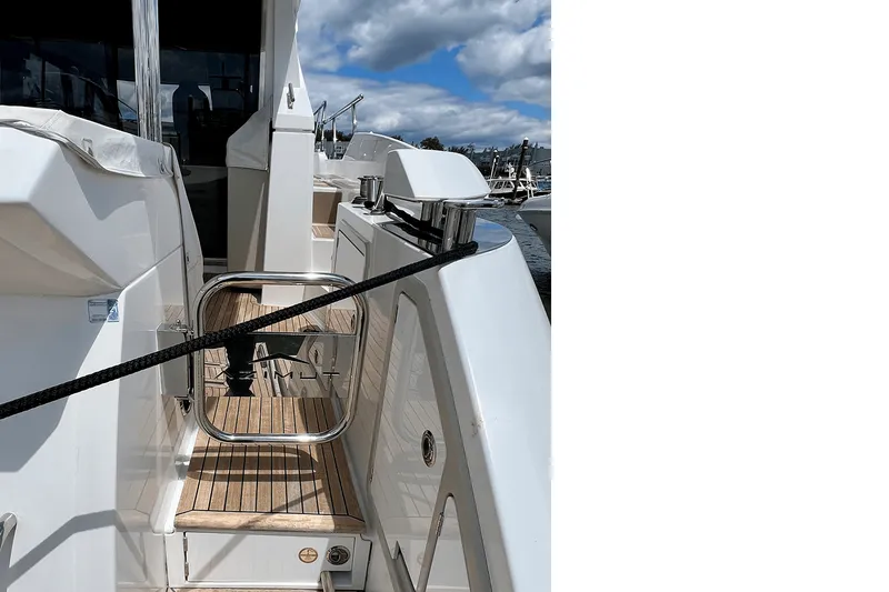 Slide: The Image of Azimut 50 FLYBRIDGE 2019 - 10