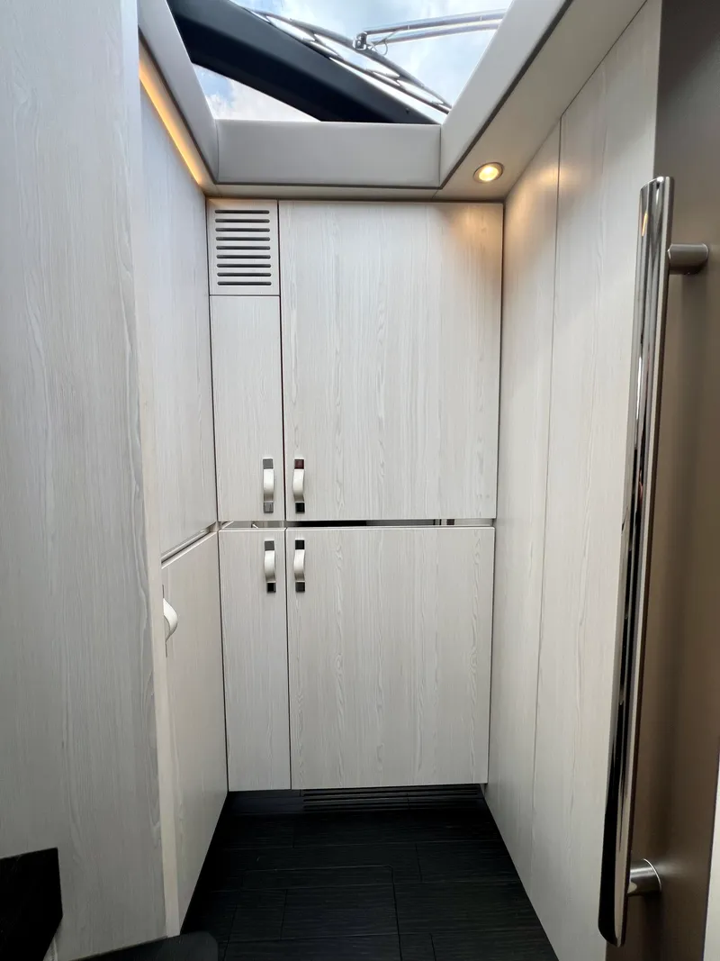 Slide: The Image of Azimut 50 FLYBRIDGE 2019 - 73
