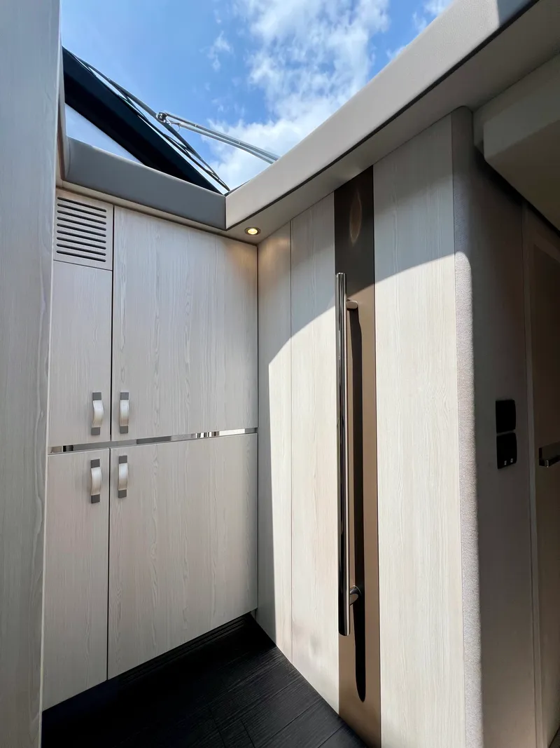 Slide: The Image of Azimut 50 FLYBRIDGE 2019 - 75