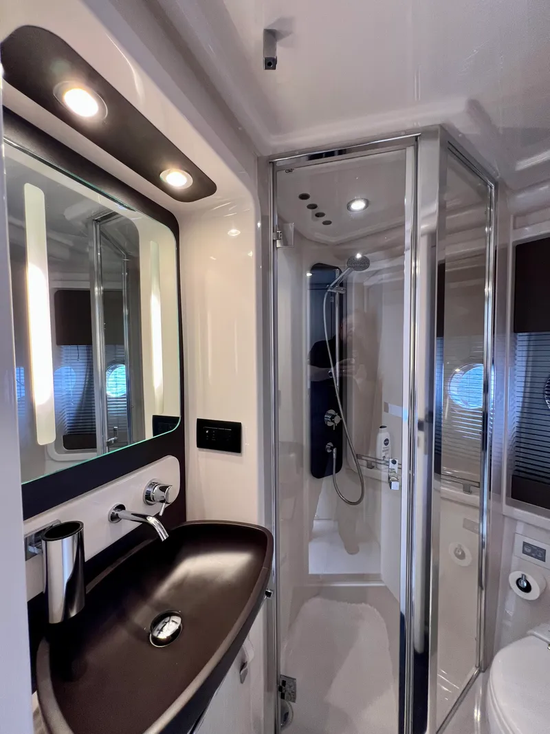 Slide: The Image of Azimut 50 FLYBRIDGE 2019 - 76