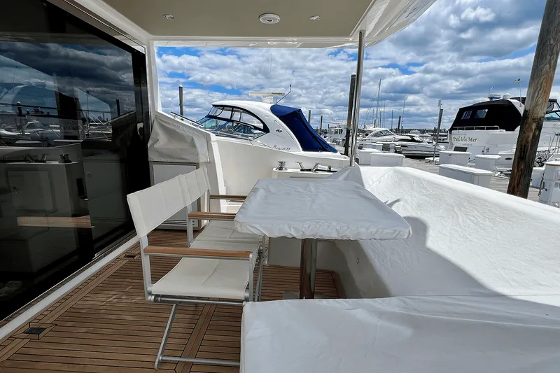Slide: The Image of Azimut 50 FLYBRIDGE 2019 - 12