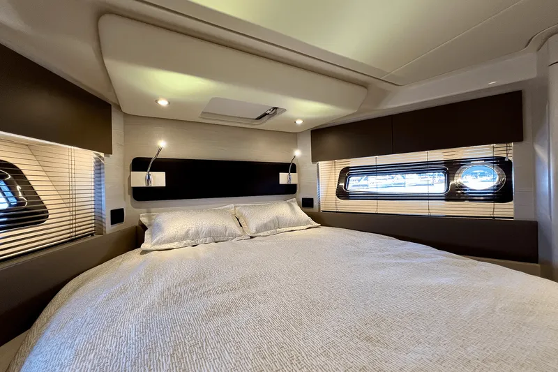 Slide: The Image of Azimut 50 FLYBRIDGE 2019 - 86