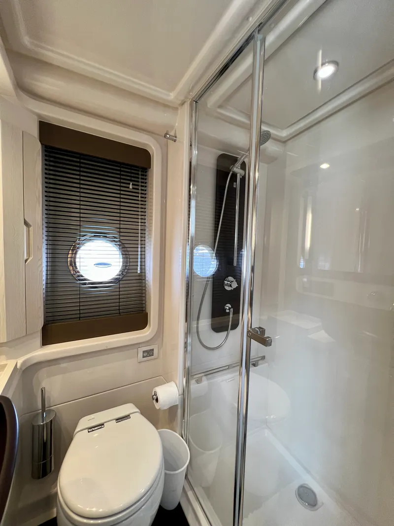 Slide: The Image of Azimut 50 FLYBRIDGE 2019 - 89