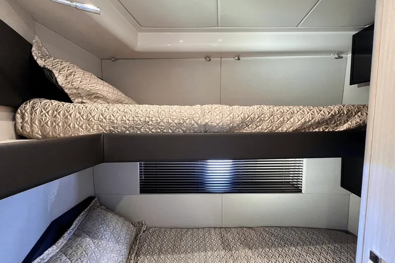 Slide: The Image of Azimut 50 FLYBRIDGE 2019 - 92