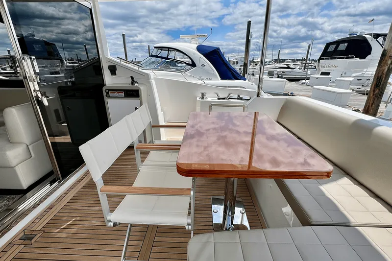 Slide: The Image of Azimut 50 FLYBRIDGE 2019 - 15