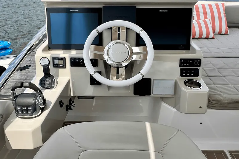 Slide: The Image of Azimut 50 FLYBRIDGE 2019 - 29