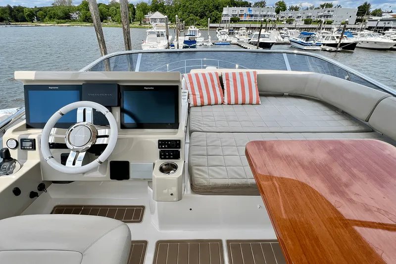 Slide: The Image of Azimut 50 FLYBRIDGE 2019 - 30