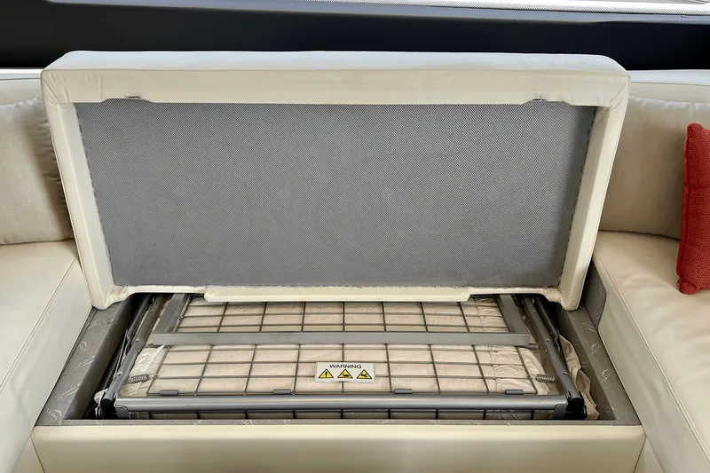 Slide: The Image of Azimut 50 FLYBRIDGE 2019 - 42