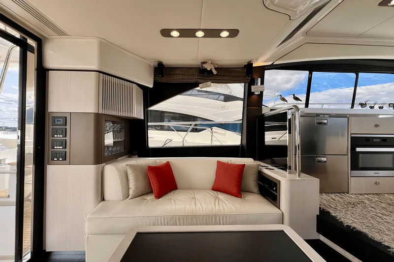 Slide: The Image of Azimut 50 FLYBRIDGE 2019 - 45