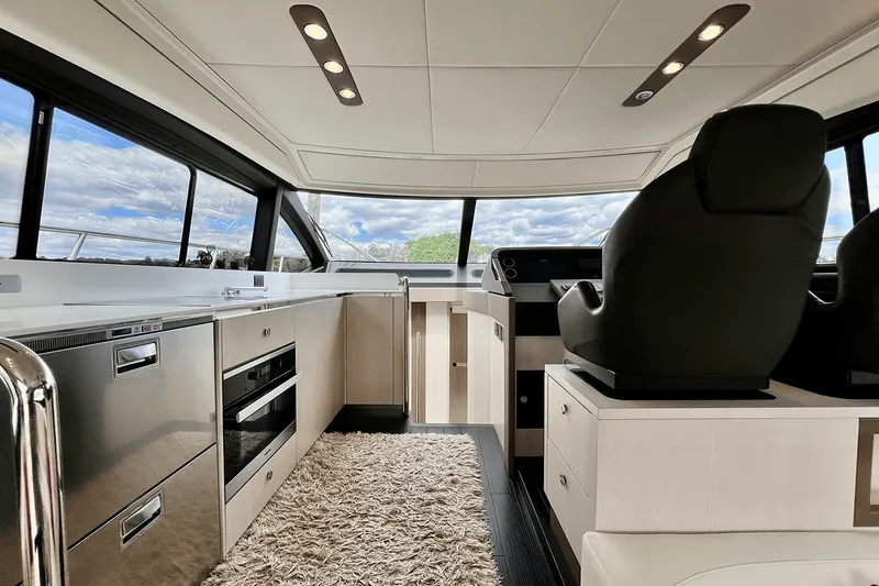 Slide: The Image of Azimut 50 FLYBRIDGE 2019 - 49