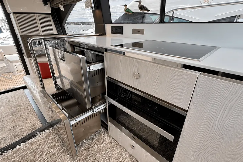 Slide: The Image of Azimut 50 FLYBRIDGE 2019 - 52