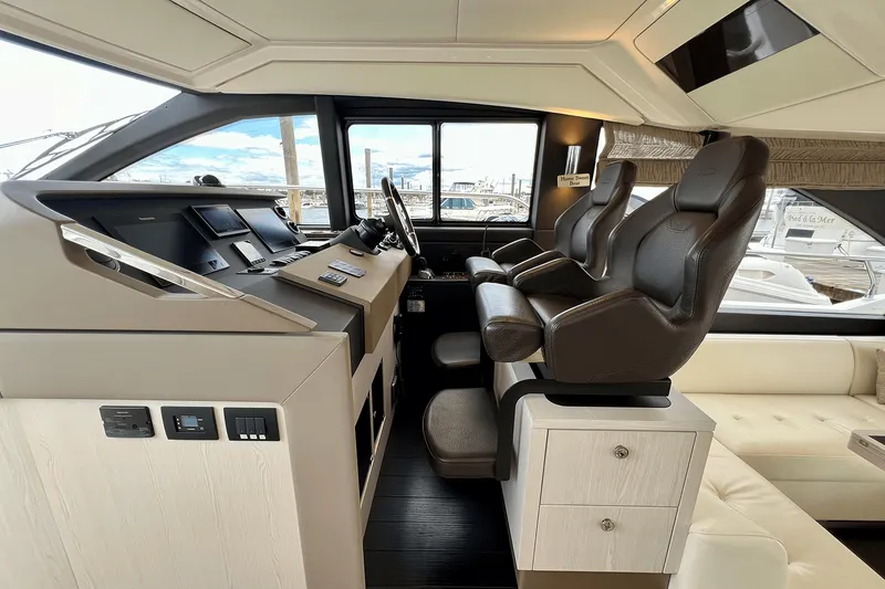Slide: The Image of Azimut 50 FLYBRIDGE 2019 - 55