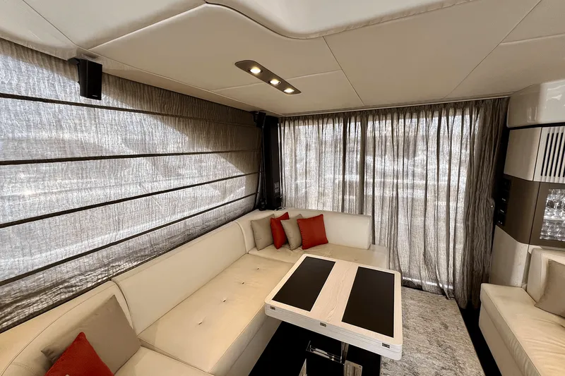 Slide: The Image of Azimut 50 FLYBRIDGE 2019 - 66