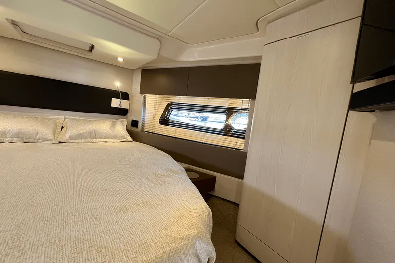 Slide: The Image of Azimut 50 FLYBRIDGE 2019 - 80