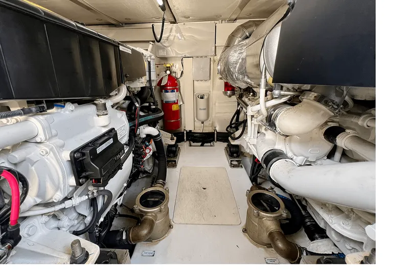 Slide: The Image of Azimut 50 FLYBRIDGE 2019 - 83